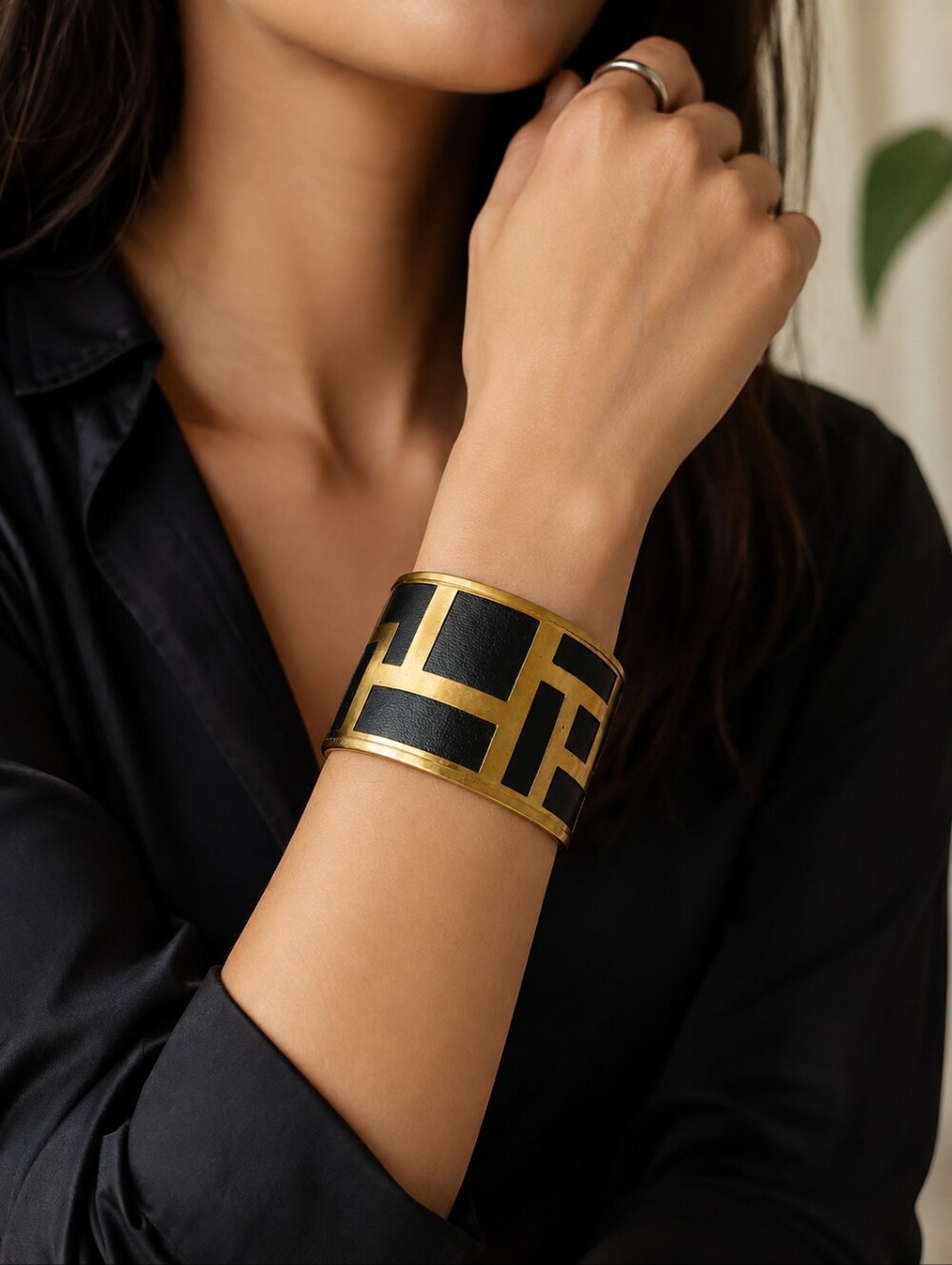 Vintage 1980s Black & Gold Brass Statement Wrist Cuff Bangle Bracelet